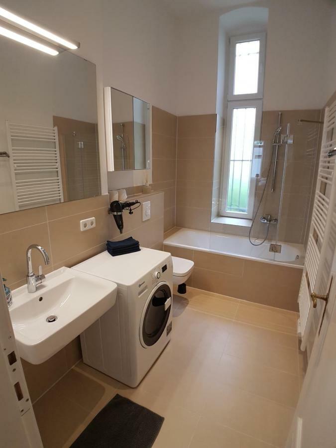 Lang Re By Rockchair Apartments L Superhost Status L 2 Bedrooms Boxspringbeds In City Center - Cozy Family & Business Flair Welcomes You! Berlin Exterior photo